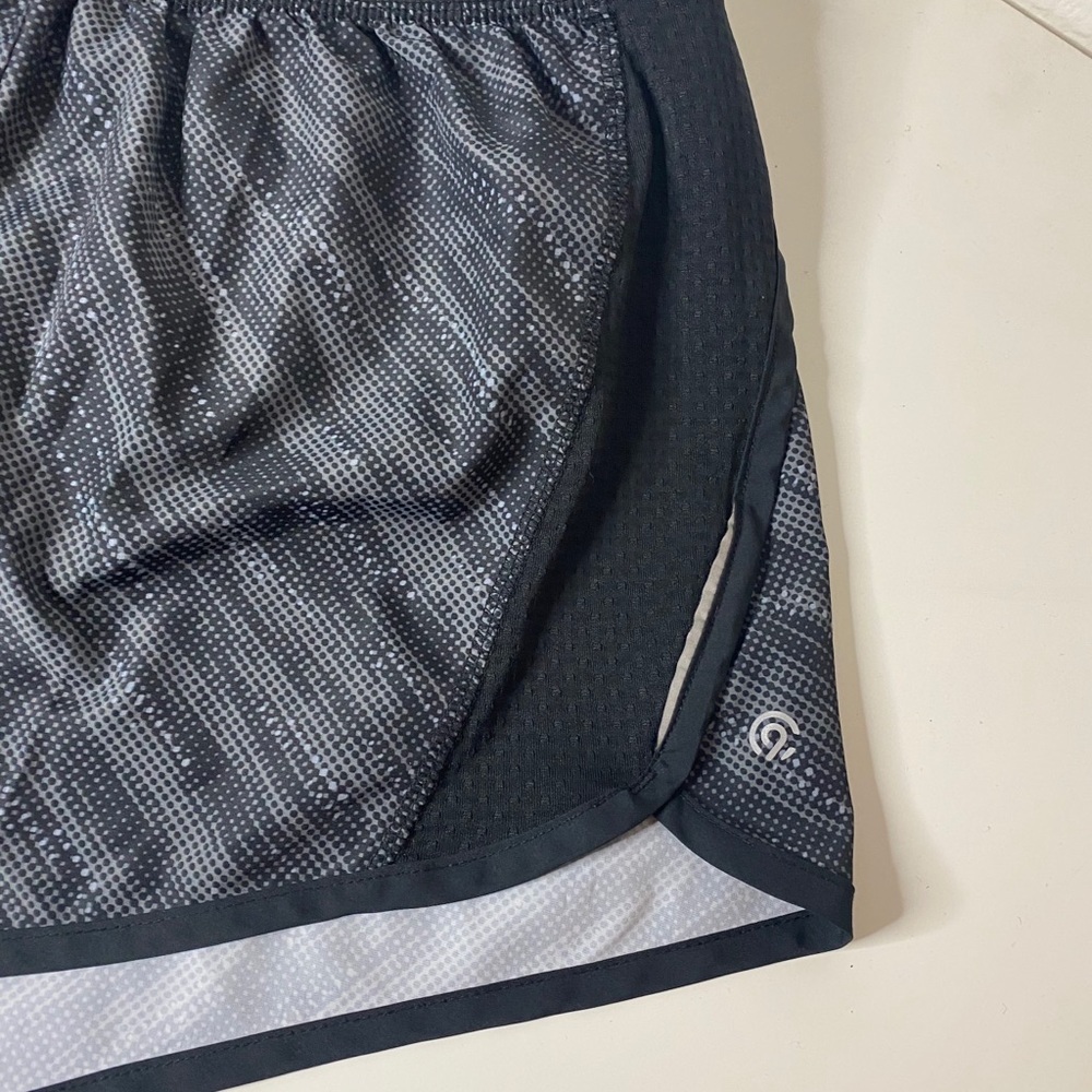 Running shorts - Picture 2 of 6